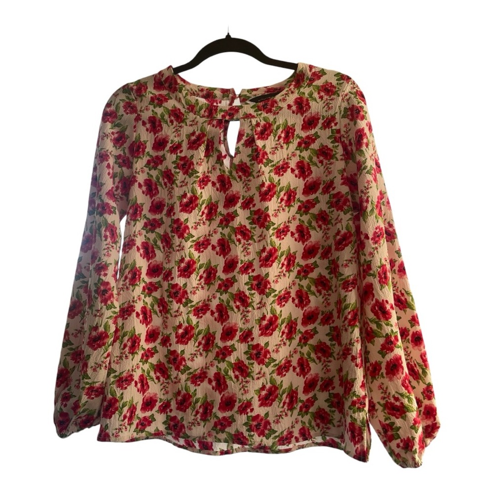 Woman’s floral blouse. Size M.